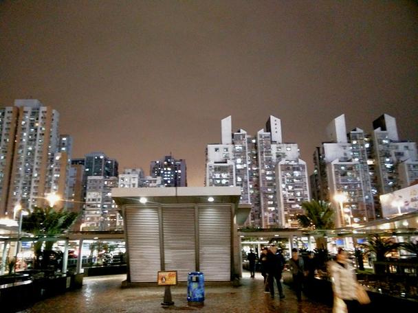 2025新澳门全年免费大全和街头下水道爬出女子与街头下水道爬出女子身体视频