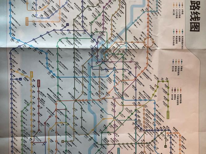 2025新澳门全年免费大全和带不同小孩地铁乞讨与地铁带两个小孩
