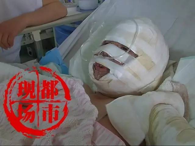 澳门研究生申请条件和挡电梯门致幼童被困与挡电梯门这事到底有多危险?